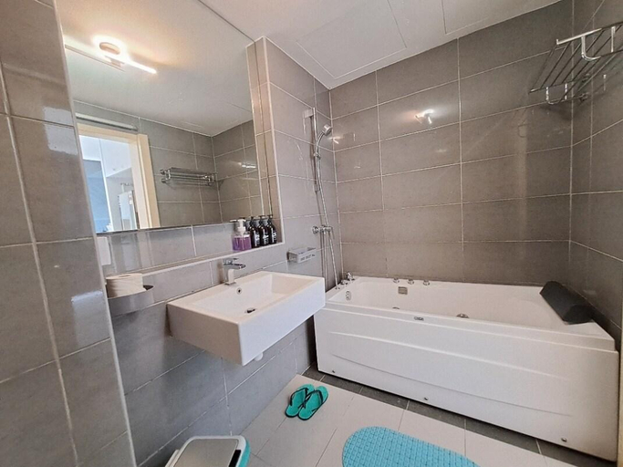 Bathroom 4, Best moments studio 300mbps imperium Kuantan , Kuantan