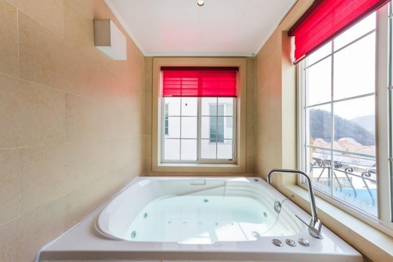 Bathroom 3, Gapyeong Lorofore Pension, Chuncheon