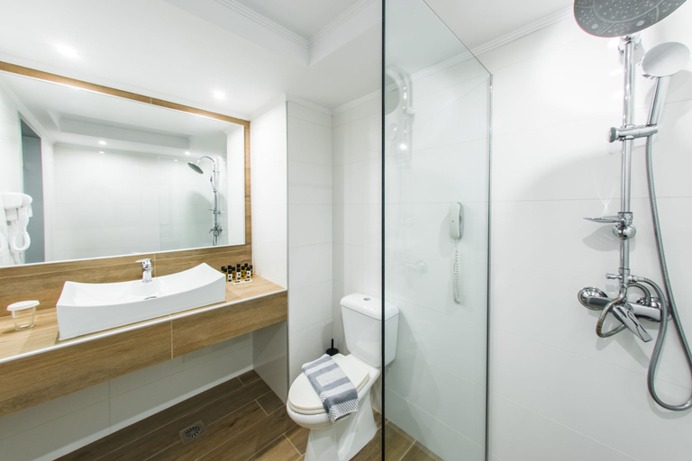 Bathroom 4, Kresten Palace Hotel, South Aegean