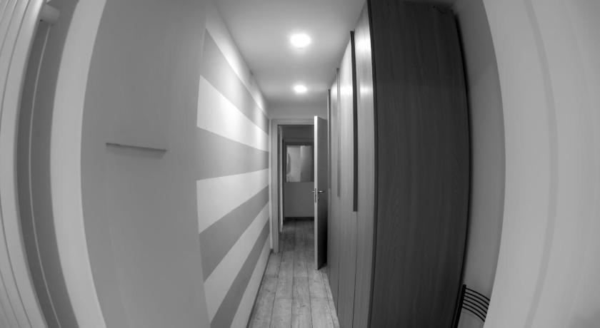 Suite Eleven, Genova