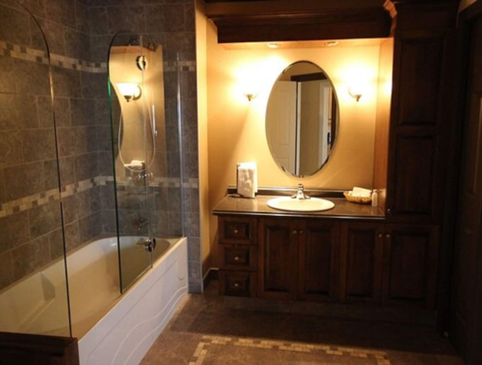 Bathroom 3, Hôtel le Voyageur, Sept-Rivières--Caniapiscau