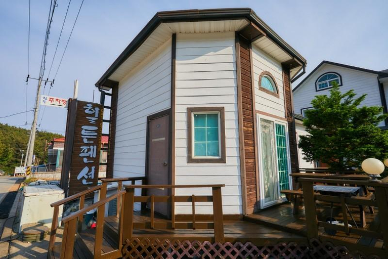 Others 4, Taean Wheelton Pension, Taean