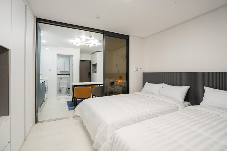 Bedroom 2, Jeju West Gate Residence Hotel, Jeju