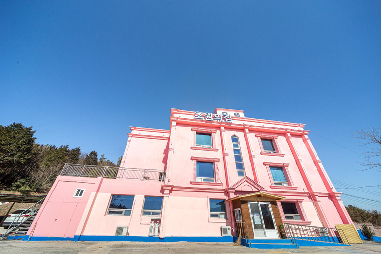 Exterior view 2, Yeongam Choweoneui Jip, Yeongam