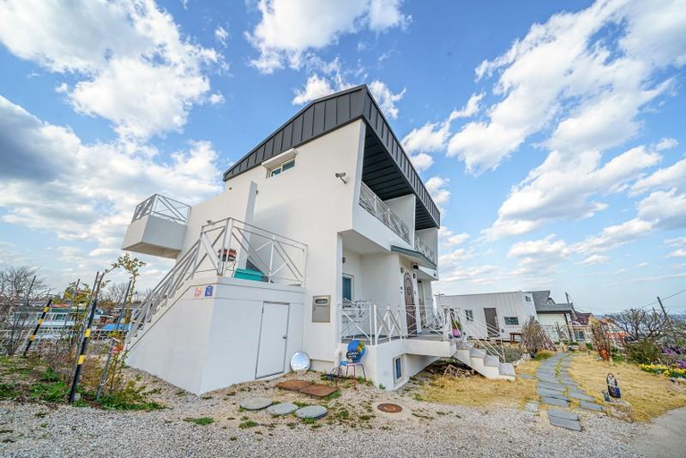 Exterior & Views 1, Goseong Sea Owl Pension, Goseong