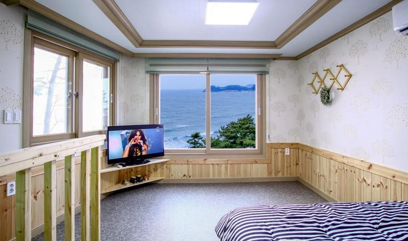 Others 3, Taean Manripo Healing Pension, Taean