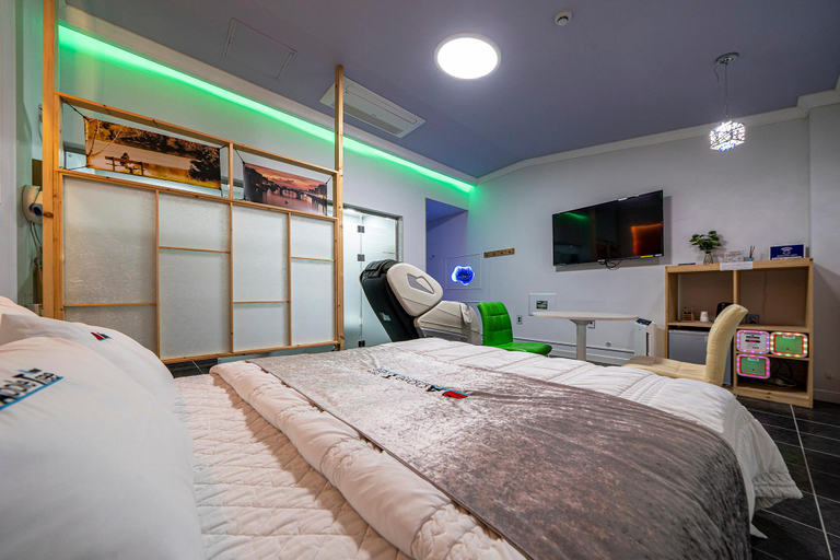 Bedroom 2, Yeongwol Apple Tree Motel, Yeongwol