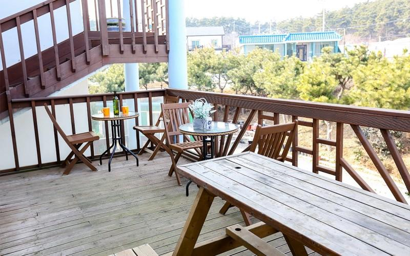 Others 5, Taean Good Morning Pension, Taean
