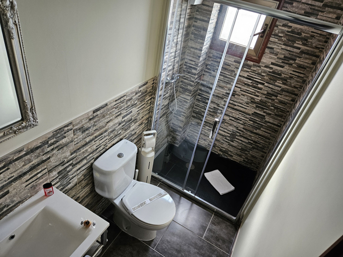Bathroom 3, SEVEN Hostal, Baleares