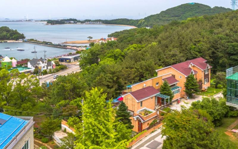 Others 2, Daebudo Rose Hill Pension, Hwaseong
