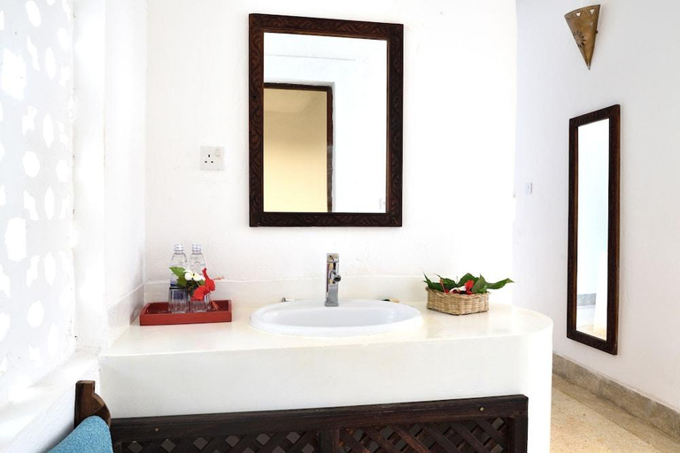 Bathroom 5, Shooting Star Boutique Hotel, Kaskazini 'B'