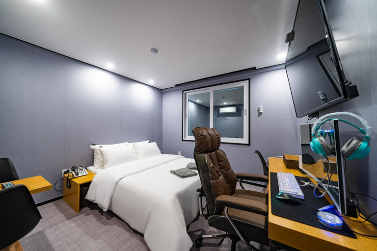 Bedroom 3, Gimje Seven, Gimje