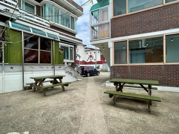 Exterior & Views 1, Goseong Seoyeong Pension, Goseong