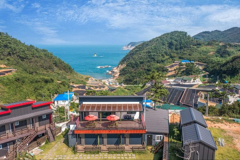 Others 1, Taean Gauido Pension, Taean