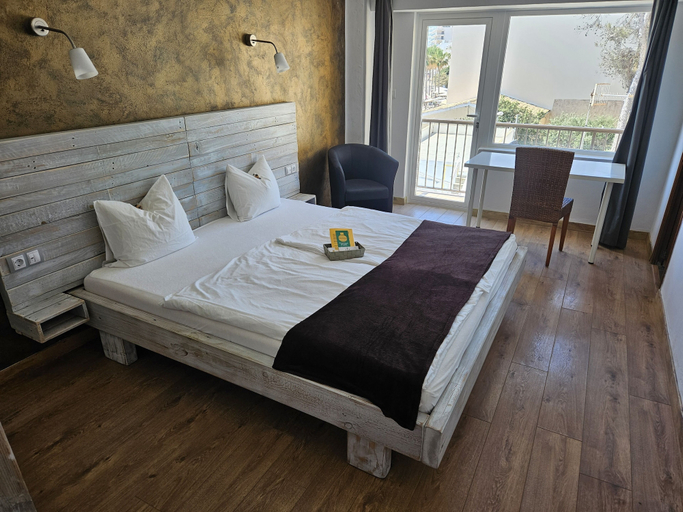 Bedroom 2, SEVEN Hostal, Baleares