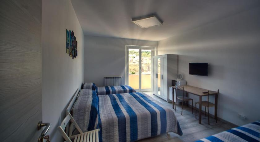 Suite Eleven, Genova