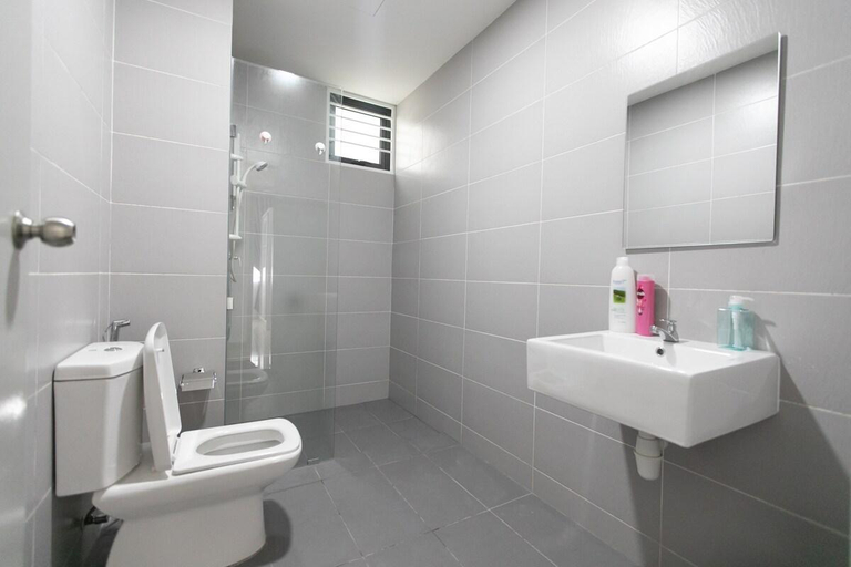 Others 2, Newly Renovated 3Bedroom Vacation Home 6-8pax, Pulau Penang