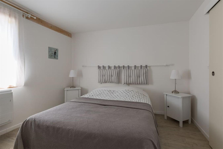 Bedroom 2, Lou Cardalines, Vaucluse