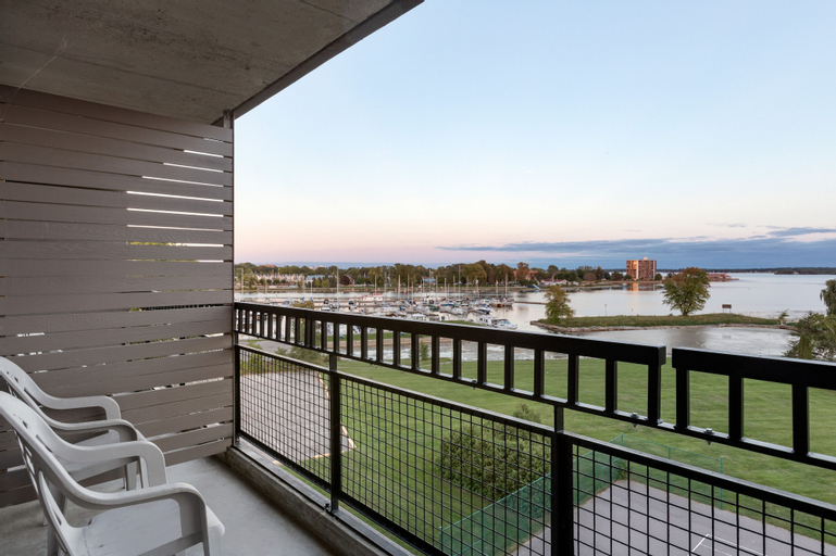 Exterior & Views 4