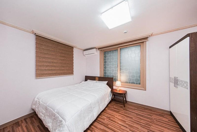 Bedroom 2, Boryeong Memory Pension, Boryeong