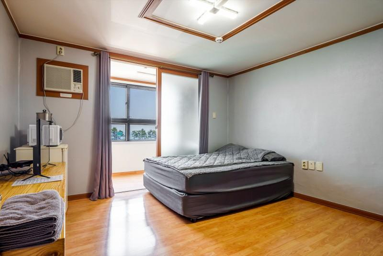 Bedroom 2, Yangyang Road 3521 Pension, Yangyang