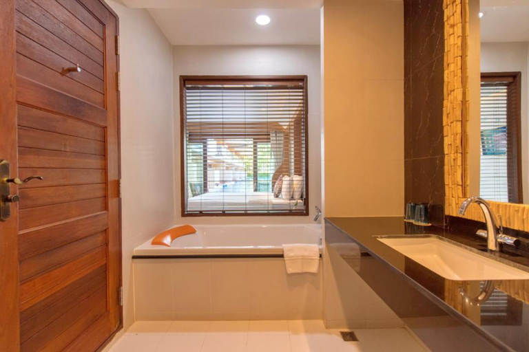 Bathroom 3, Tup Kaek Sunset Beach Resort, Mueang Krabi