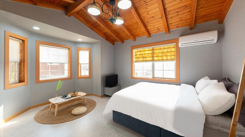 Bedroom 2, Taean Rainbow Castle Pension, Taean