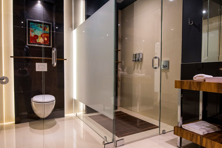 Bathroom 5, Marsella 45, Hermosillo
