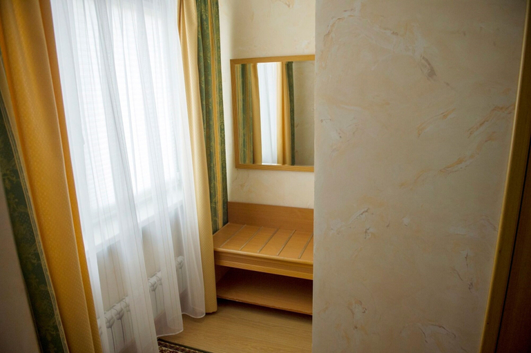 Bedroom 2, Danilovskaya Hotel, Central