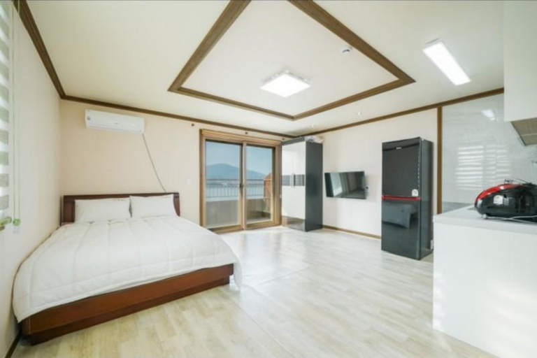 Others 3, NamhaeSeommaeulbada Pension, Namhae
