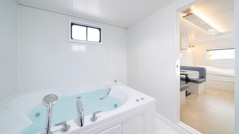 Bathroom, Pohang Poes Caravan Park, Pohang