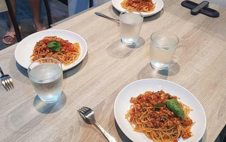 Food & Drinks 5, Sam s Place, Phaya Thai