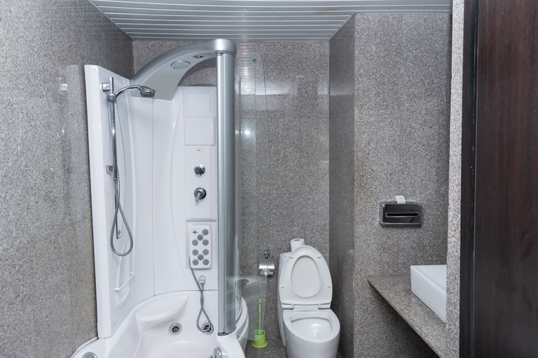 Bathroom 5, Hawthorn Suites By Wyndham Abuja, AbujaMun
