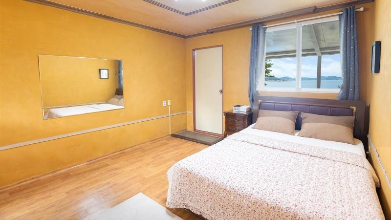Others 5, Taean Solbitbada Pension, Taean