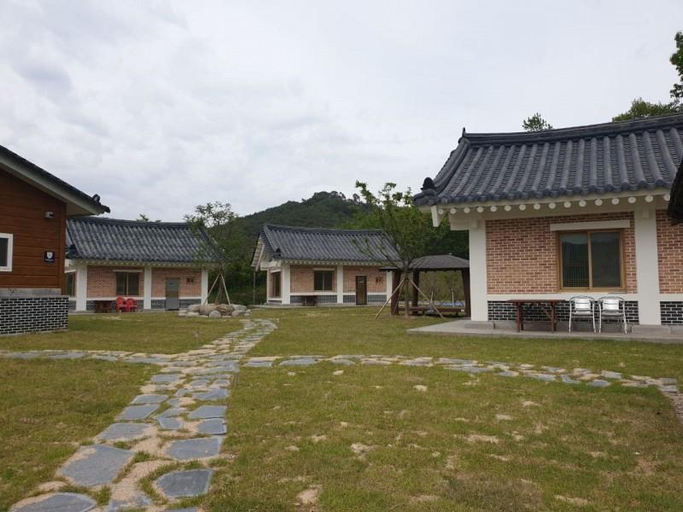 Exterior & Views 1, Jangseong Sunrise Village Pension, Jangseong