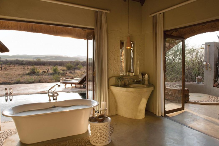 Bathroom 4, Madikwe Hills, Ngaka Modiri Molema