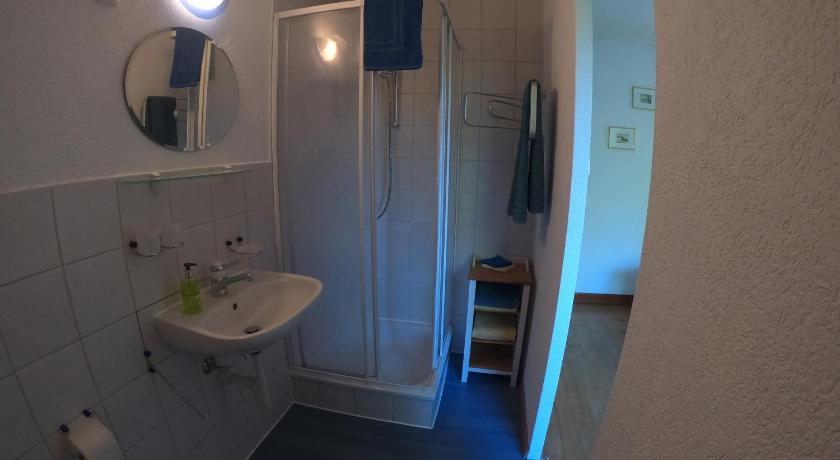 Bedroom 3, Lucky Duck, Broye-Vully