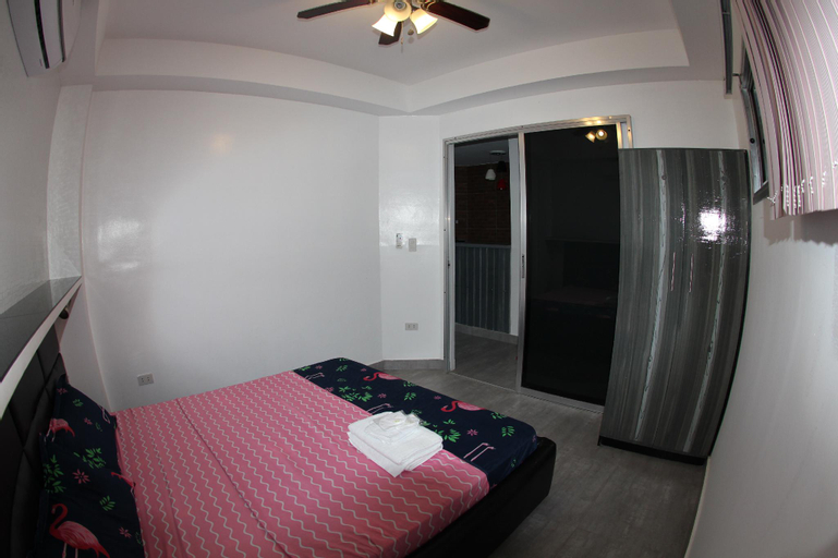 Logan/Sobis Apartment Room 1, Santa Fe