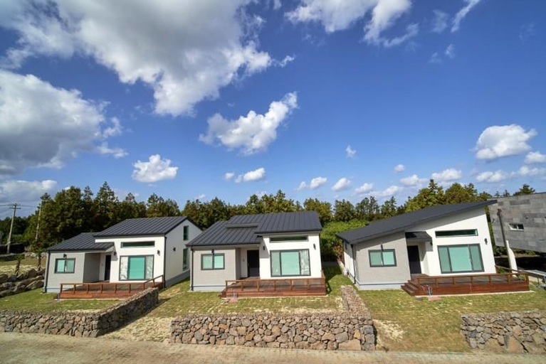 Exterior & Views, Jeju Hamdeok Olle Pension, Jeju