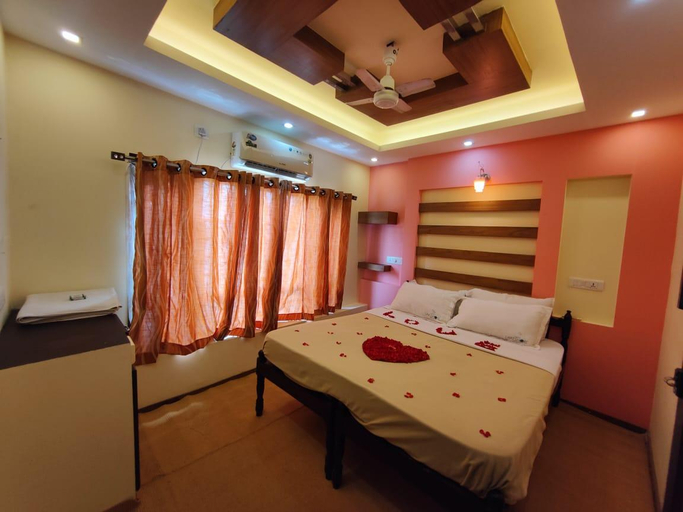 Bedroom 2, Honeymoon Houseboat, Alappuzha