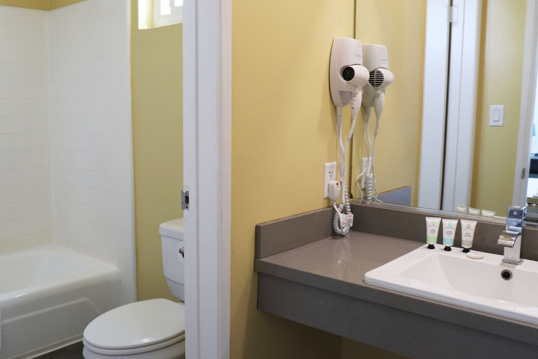 Bathroom 4, Hometel Suites, Los Angeles