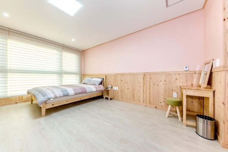 Bedroom 2, Seogwipo Dolce Pension, Seogwipo