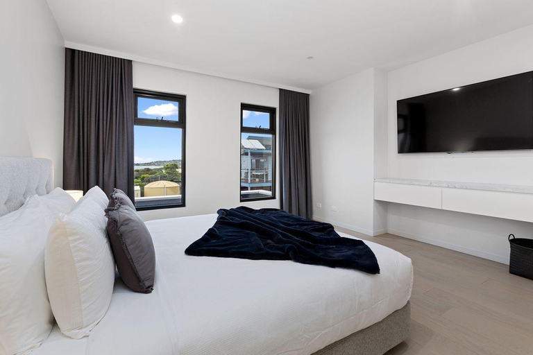 Bedroom 2, luxurious 4 Bedroom Ocean View Holiday House, Colac-Otway - South