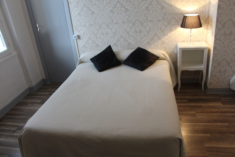 Bedroom 4, Au Chapon Fin, Vienne