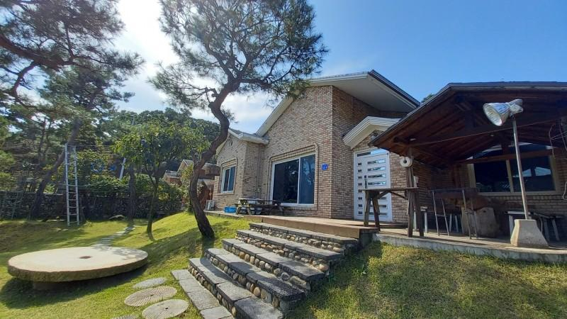 Others 2, Gongju Soraeng stream pension, Gongju