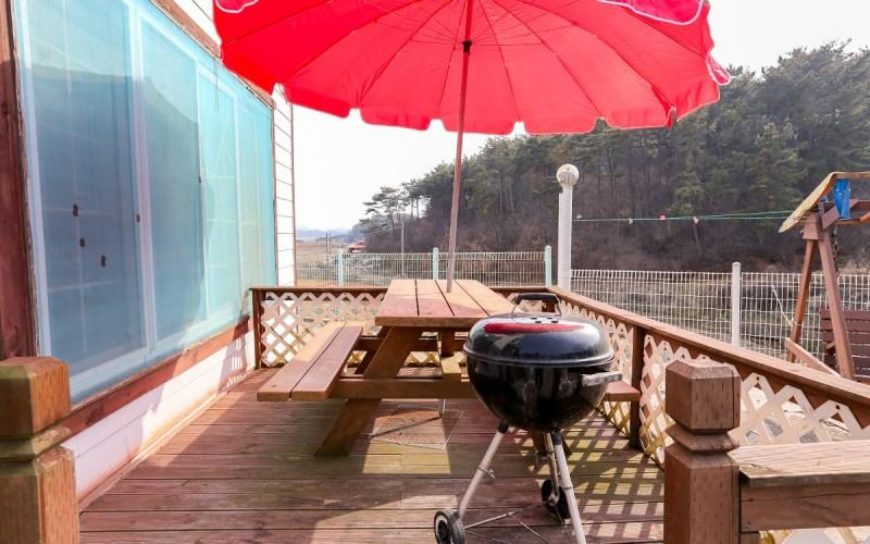 Others 3, Taean Good Morning Pension, Taean