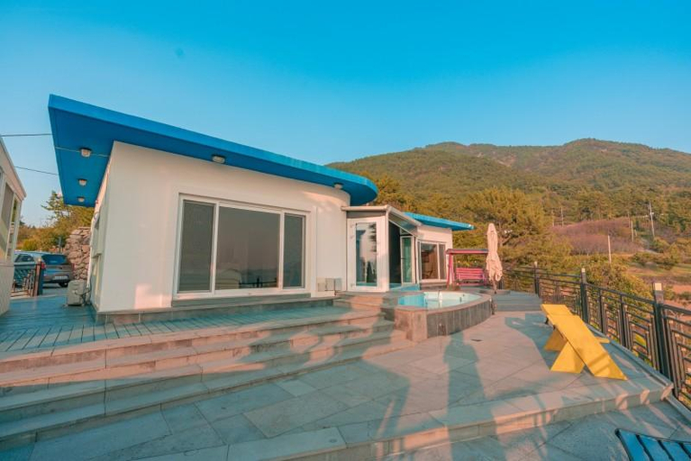 Exterior & Views 1, Namhae Bokkong Village Pool Villa, Namhae