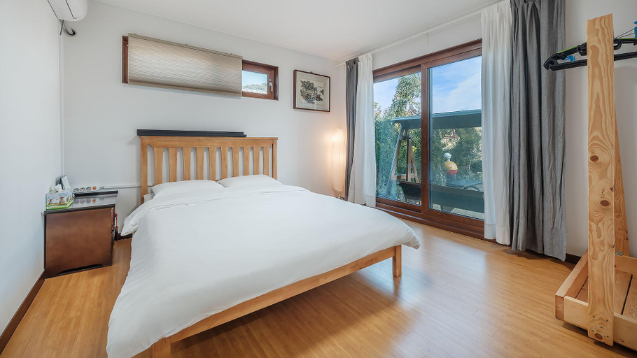 Bedroom 2, Jeju brickninemansion, Jeju