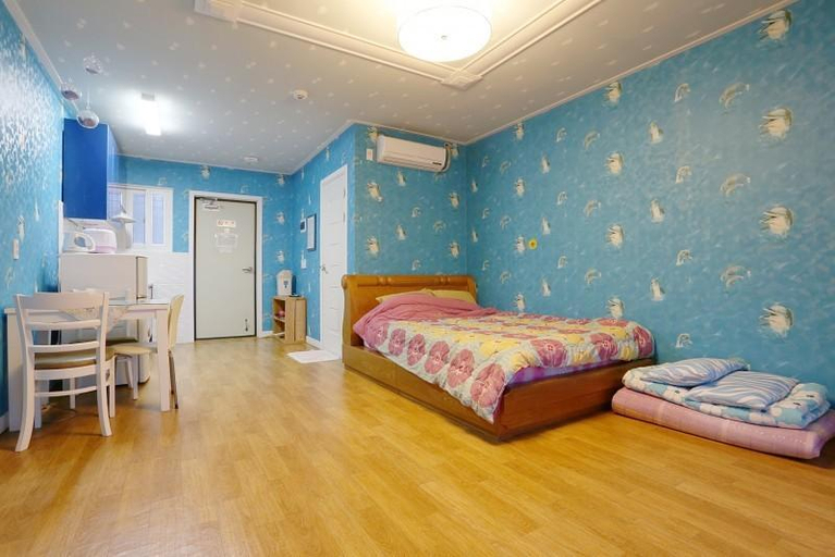 Bedroom 2, Namhae Sanmaru Tourism Pension, Namhae