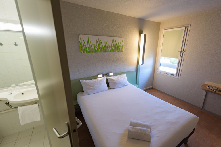 Bedroom 3, ibis budget Bollène, Vaucluse